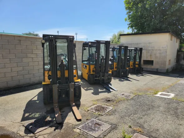 CARRELLI CATERPILLAR VARI MODELLI