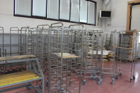 5#7094 Carrelli e banchi da lavoro