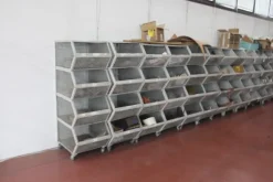 5#7094 Carrelli e banchi da lavoro
