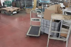 5#7094 Carrelli e banchi da lavoro