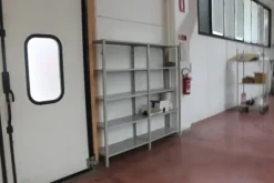 5#7094 Carrelli e banchi da lavoro