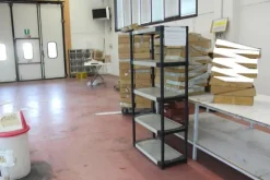 5#7094 Carrelli e banchi da lavoro