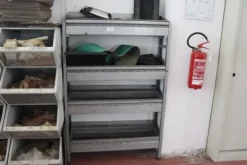 5#7094 Carrelli e banchi da lavoro