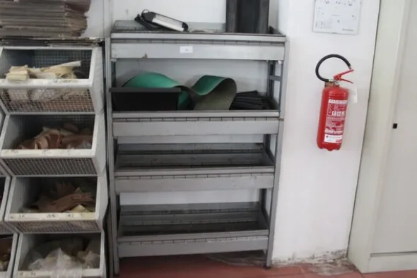 5#7094 Carrelli e banchi da lavoro