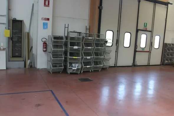 5#7094 Carrelli e banchi da lavoro