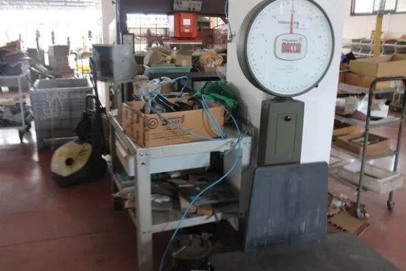 5#7094 Carrelli e banchi da lavoro