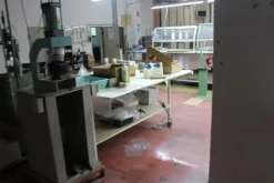 5#7094 Carrelli e banchi da lavoro