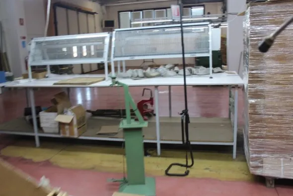 5#7094 Carrelli e banchi da lavoro