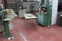 5#7094 Carrelli e banchi da lavoro