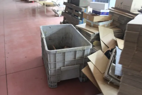 5#7094 Carrelli e banchi da lavoro