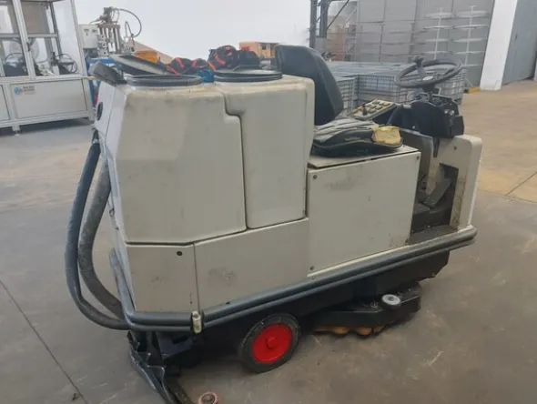 7#7923 Carrelli elevatori e lavapavimenti