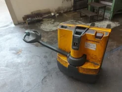 7#7923 Carrelli elevatori e lavapavimenti