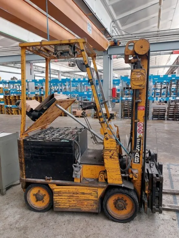 7#7923 Carrelli elevatori e lavapavimenti