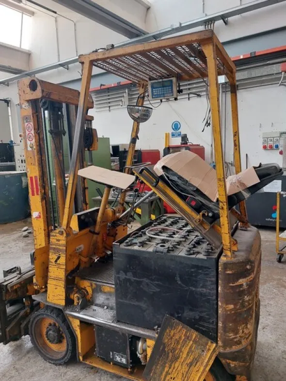 7#7923 Carrelli elevatori e lavapavimenti