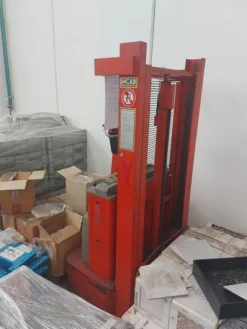 7#7923 Carrelli elevatori e lavapavimenti
