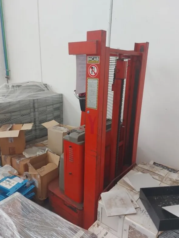 7#7923 Carrelli elevatori e lavapavimenti