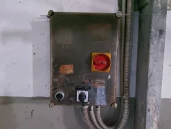 1#7932 Carrelli elevatori e pellami finiti