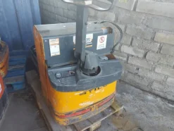 29#7675 Carrelli elevatori OM e attrezzatura