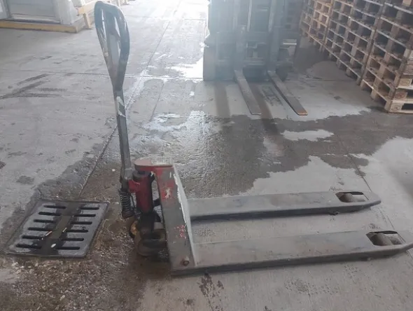 29#7675 Carrelli elevatori OM e attrezzatura