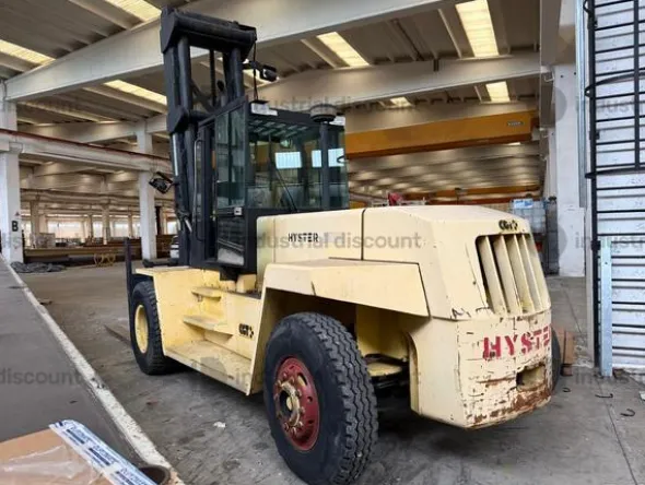 5#9706 Carrelli elevatori, segatrice a nastro e isola di pesatura