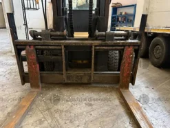 5#9706 Carrelli elevatori, segatrice a nastro e isola di pesatura