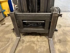 5#9706 Carrelli elevatori, segatrice a nastro e isola di pesatura