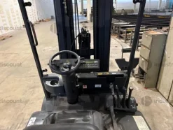 5#9706 Carrelli elevatori, segatrice a nastro e isola di pesatura