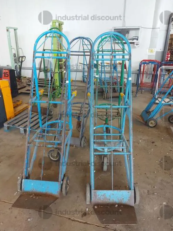 34#9470 Carrelli in metallo porta ceste