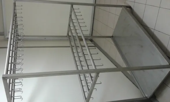 Carrelli inox con ruote e non