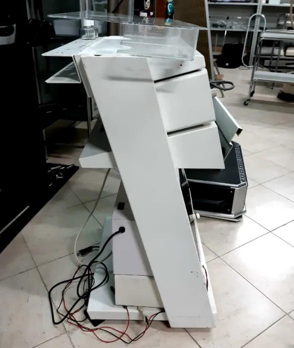 Carrello elettrificato a 3 piani