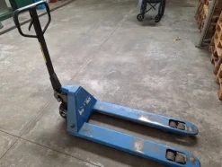 5#8242 Carrello elevatore Armanni e transpallet manuali Armanni