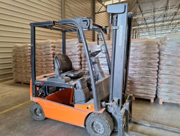 46#8350 CARRELLO ELEVATORE Dooosan PRO 5