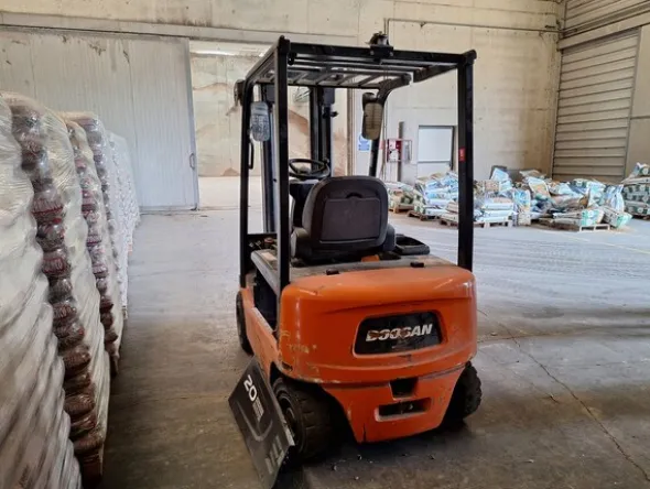 46#8350 CARRELLO ELEVATORE Dooosan PRO 5