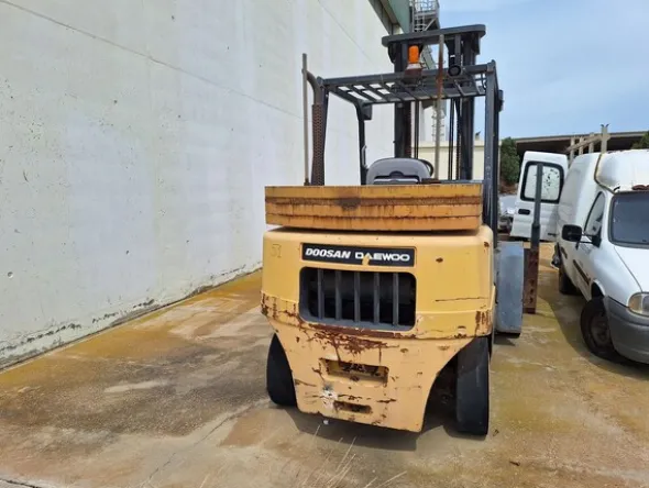 51#8350 CARRELLO ELEVATORE Doosan Daewoo D40SC