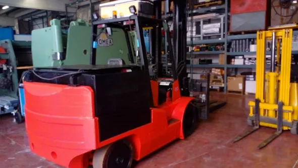 CARRELLO ELEVATORE ELETTRICO