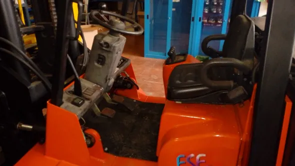 CARRELLO ELEVATORE ELETTRICO