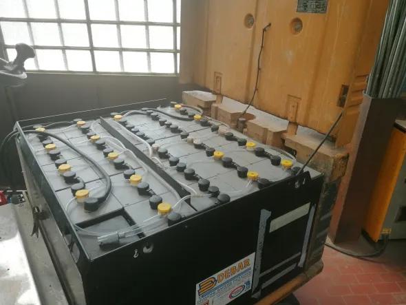CARRELLO ELEVATORE ELETTRICO Kg.25000