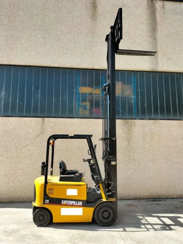 2#7845 Carrello elevatore elettrico Cat