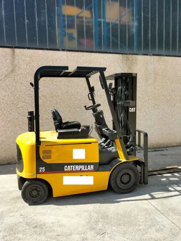 2#7845 Carrello elevatore elettrico Cat