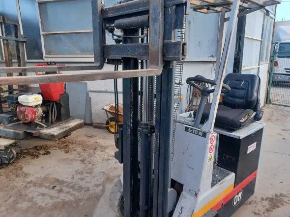 Carrello elevatore elettrico OM modello E-10.N