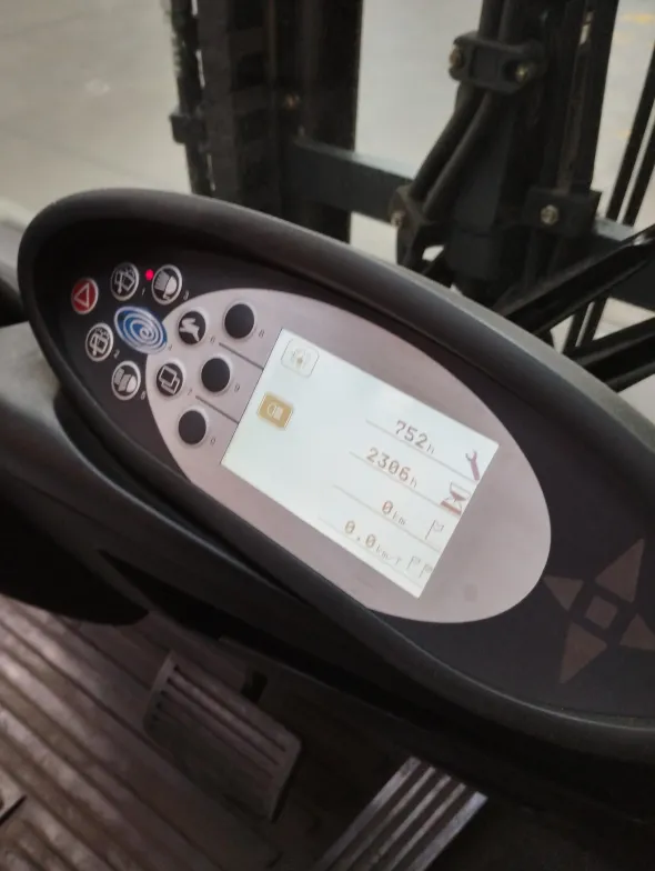 CARRELLO ELEVATORE ELETTRICO
