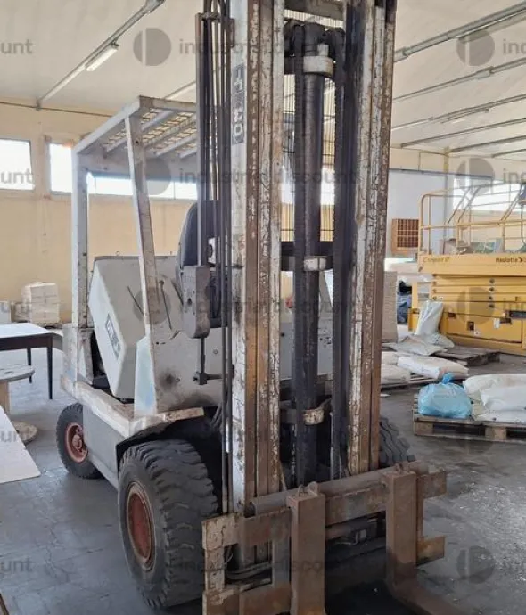 21#10019 Carrello elevatore OM