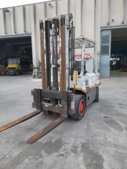 2#8048 Carrello elevatore OM DI 40 C