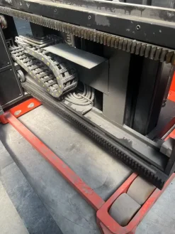 CARRELLO ELEVATORE RETRATTILE A TRE VIE