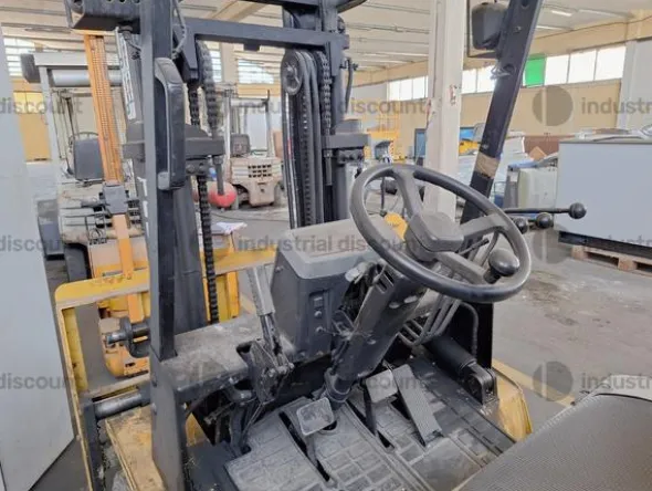 34#10019 Carrello elevatore TCM