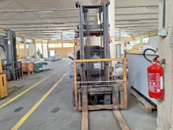 40#8350 CARRELLO ELEVATORE TCM FD