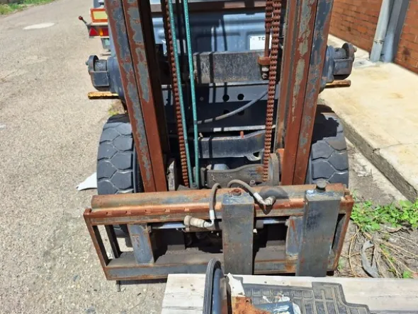 17#8350 CARRELLO ELEVATORE TCM FD 25