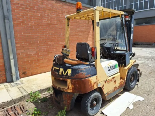 17#8350 CARRELLO ELEVATORE TCM FD 25