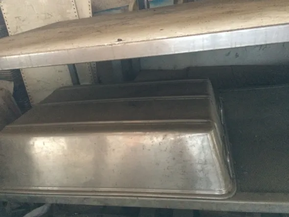 carrello in acciaio inox con vassoi in acciaio inox