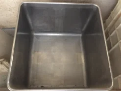 carrello in acciaio inox con vassoi in acciaio inox